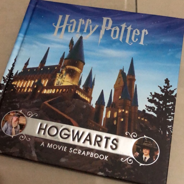Book - Harry Potter: Hogwarts: A Movie Scrapbook