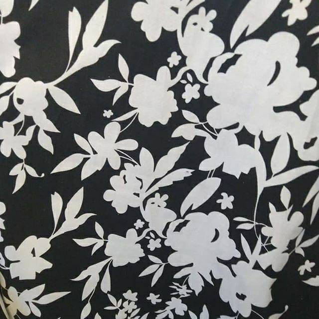 Kain kanvas motif bunga