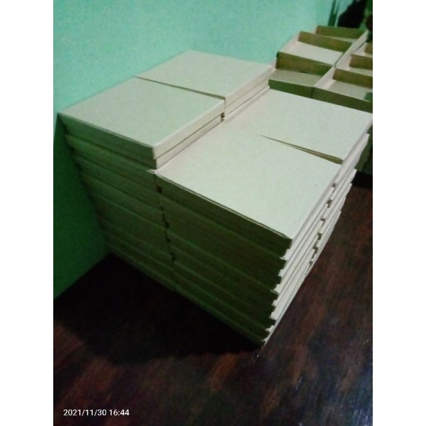 

HARDBOX CUSTOM [9×9×3 cm] / KOTAK HAMPERS / BOX SOUVENIR / KOTAK KADO