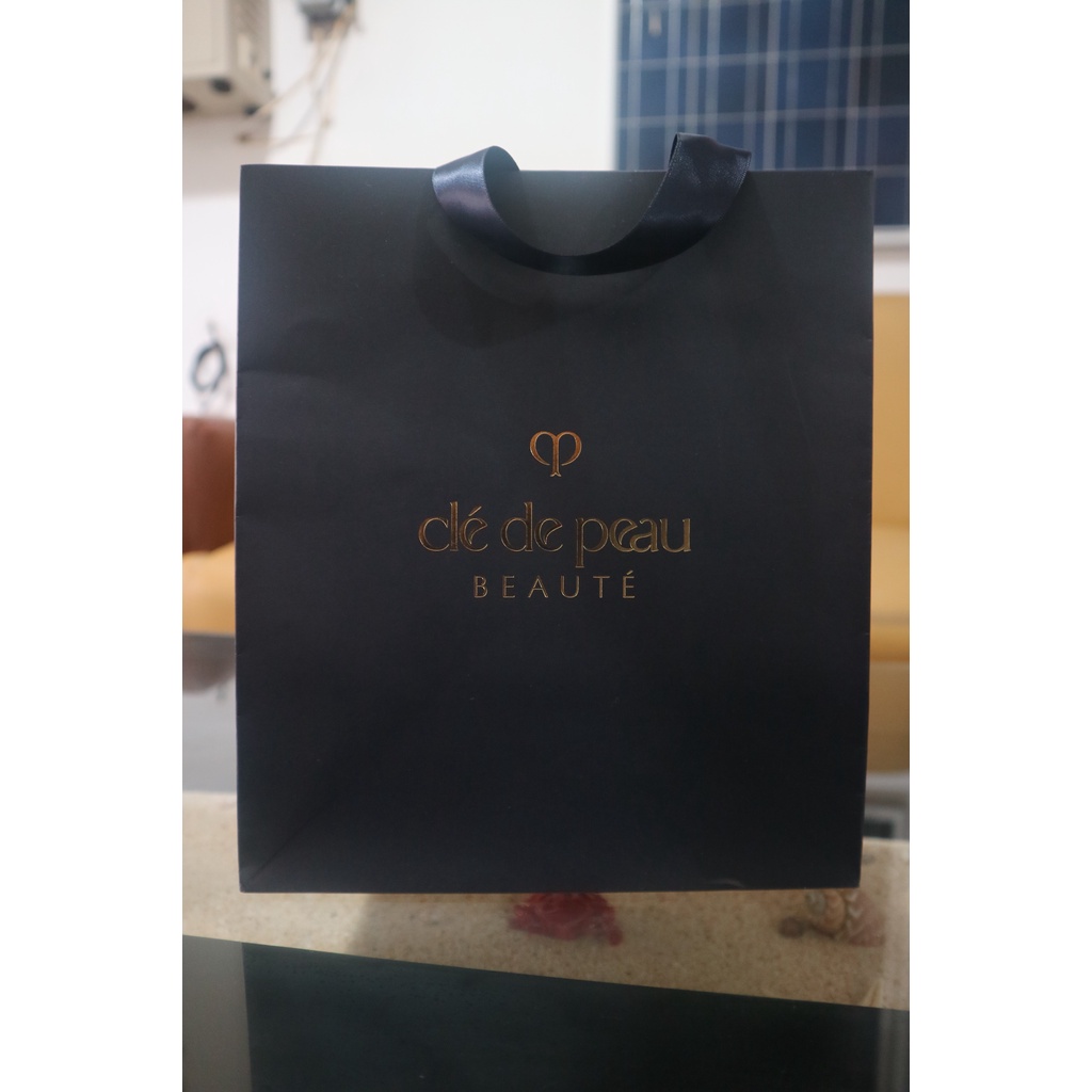 

Paper bag "De De Peau BEAUTY