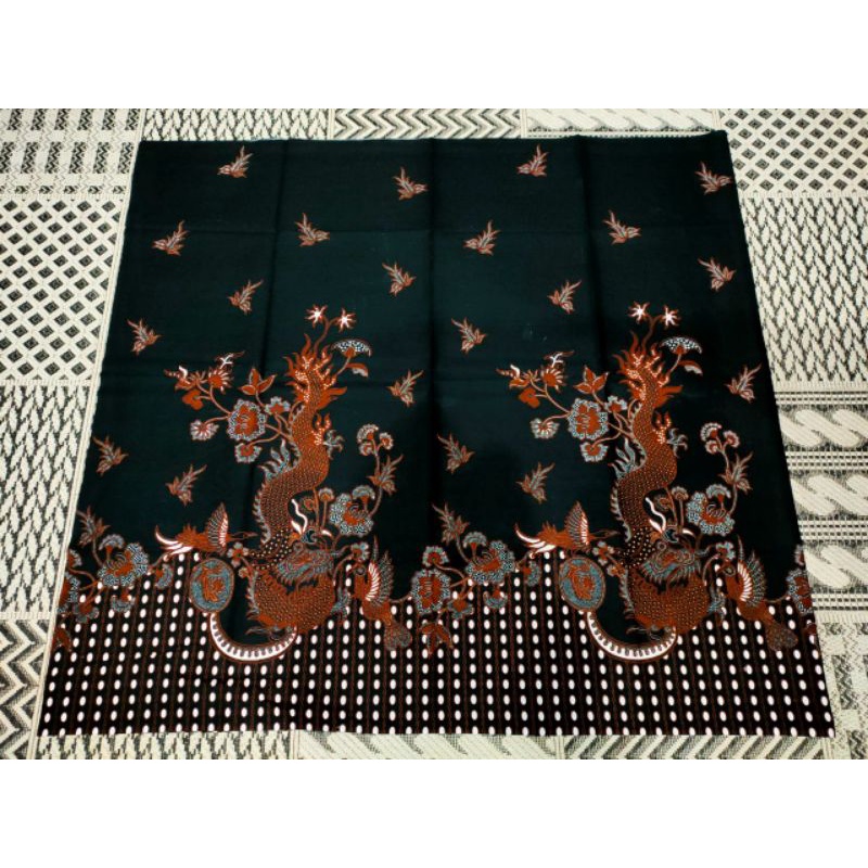 Kain batik solo motif naga dasar hitam