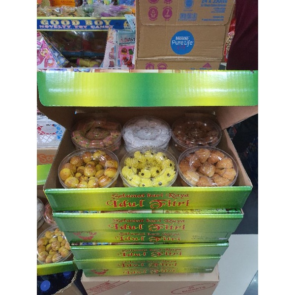 

Paket Kue Lebaran Isi 6 Toples Cap Kupu-Kupu 1700gr