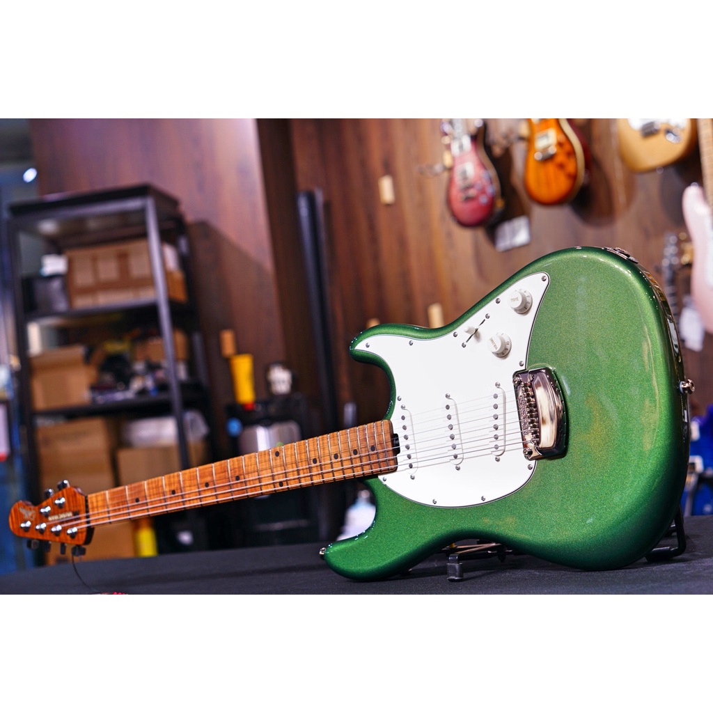 Ernie Ball Music Man Cutlass SSS Charging Green  G97680