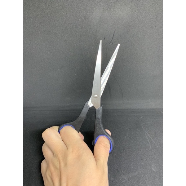 

Gunting ukuran sedang