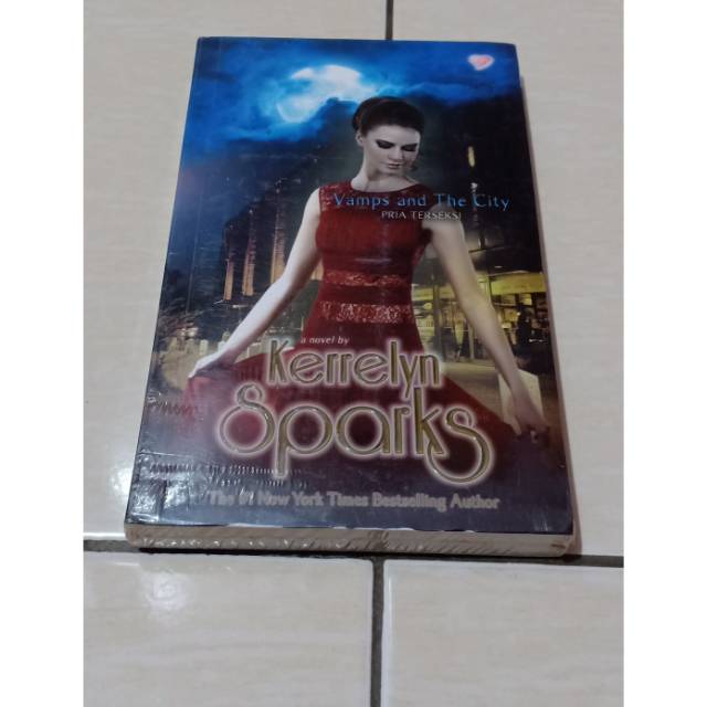 KERRELYN SPARKS-VAMPS AND THE CITY-PRIA TERSEKSI.