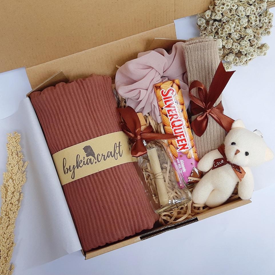 

Ready Hampers Pashmina Plisket Special GIFT BOX Kado Graduation 36