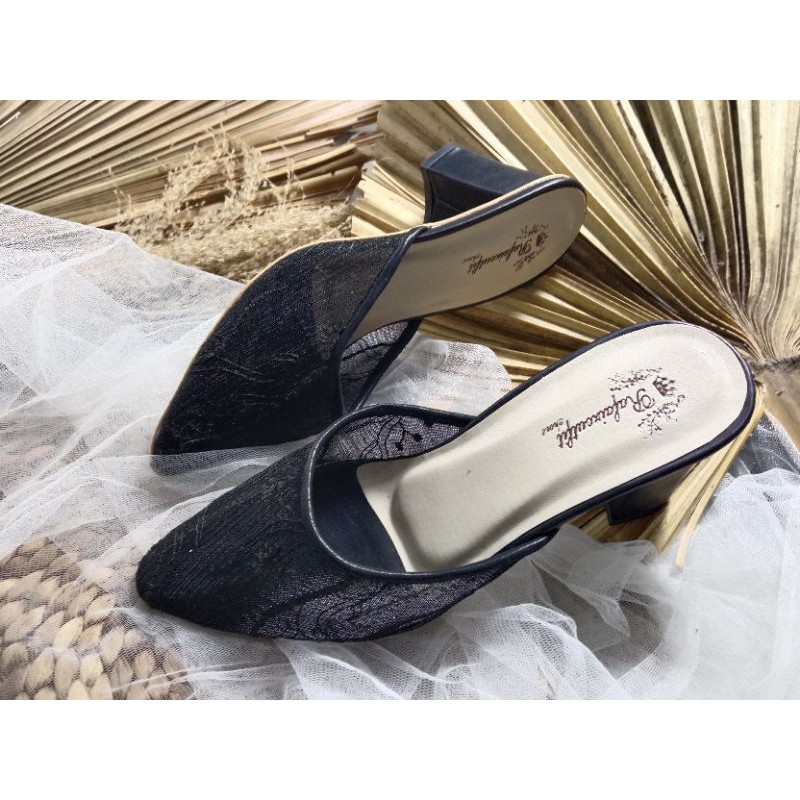 sepatu cantik sexy kaisla hitam brukat sepatu wedding