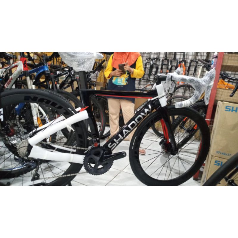 Roadbike Shadow Roadster Groupset Ultegra R8020 Disc