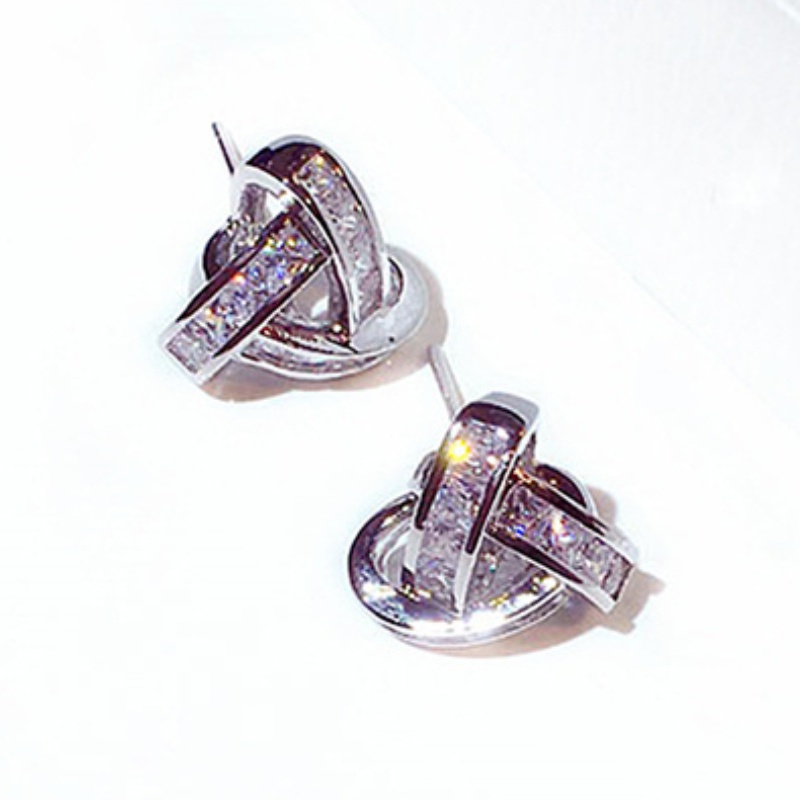 Anting Stud 925 Sterling Silver Bentuk Segitiga Aksen Berlian Channel Setting Untuk Wanita
