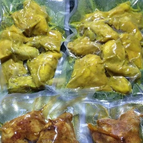 

ayam ungkep bumbu kuning 2Pcs paha / dada - Dada