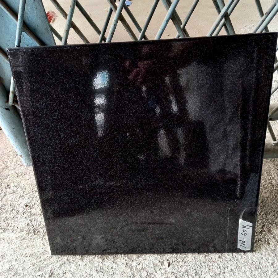 KERAMIK LANTAI 40X40 HITAM BINTIK GRANIT-KERAMIK HITAM GLOSSY MARMER GRANIT