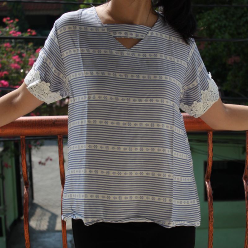 Blouse atasan biru putih garis crepe daily