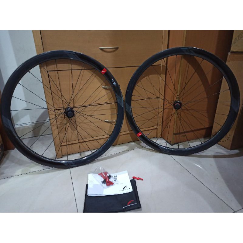 wheelset clincher fulcrum wind 40 carbon bukan racing zero DB disk brake Campagnolo bora wto
