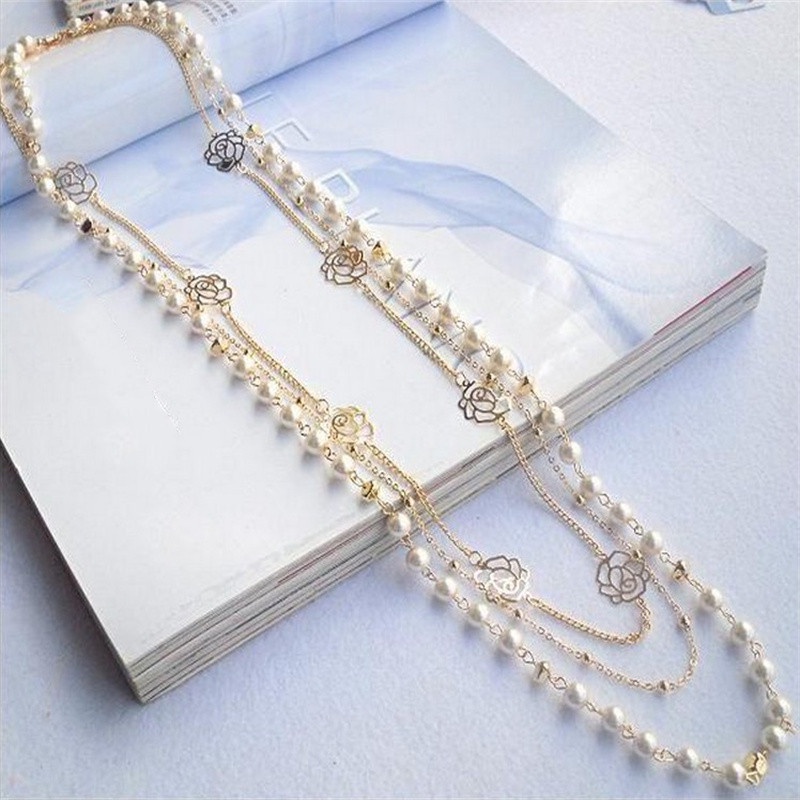 2021 New Fashion Luxury Long Camellia Pearl Necklace / Rose Flower Sweater Chain