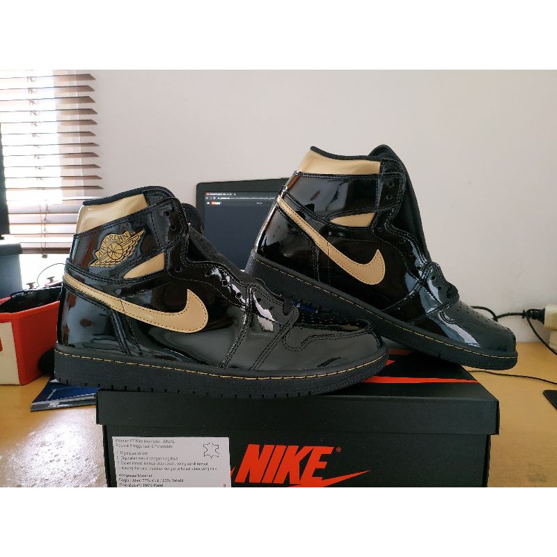 jordan black and gold retro