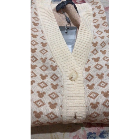 SOLD KANA CARDIGAN BENANG JARUM X DISNEY BUTTONSCARVES