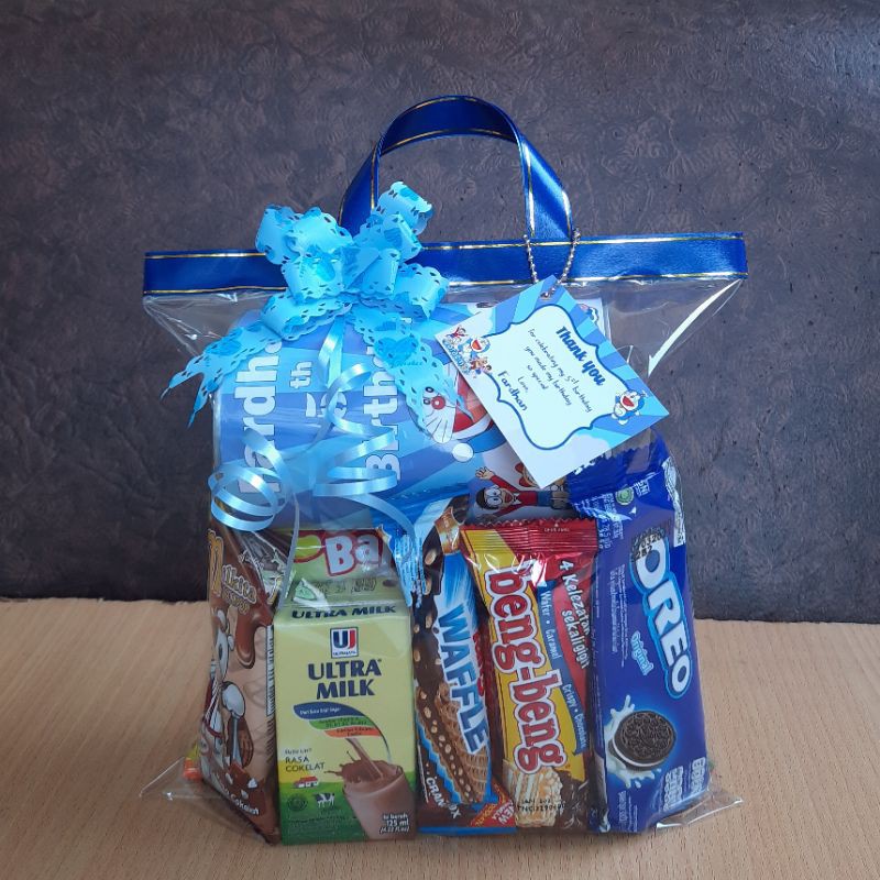 

Paket snack ulang tahun dan celengan kaleng custom plus kartu dgn penambahan nama teman