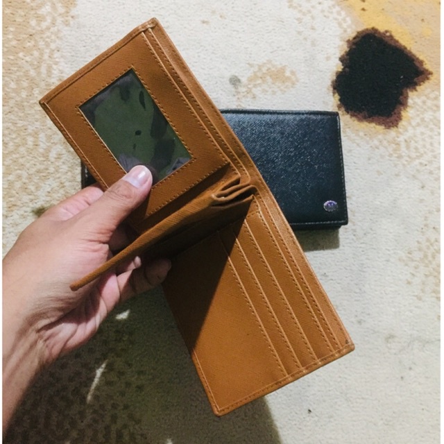 dari ANTON HILMANTO‼️ dompet pria bahan kulit sintetis teiga model 3 dimensi atau 3 ruang bolak-balik #dompet #dompetlipat #dompetpria #dompetcowok #dompetkeren #dompetdimensi #dompetbagus