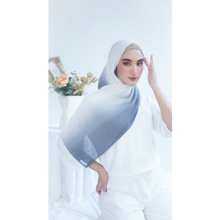 Anna pleats ombre/pashmina gradasi/pashmia plisket tanpa garis tengah-Broken white