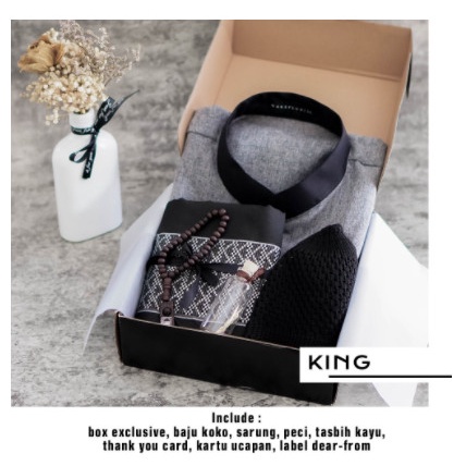 

Hampers Jumatan COWOK Sarung Sajadah Koko GIFT Hampers Lebaran - Paket King, Kartu Ucapan