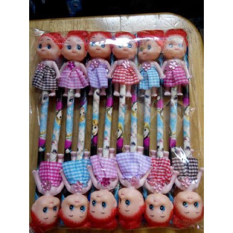 

Pensil Boneka Baju Kotak-Kotak