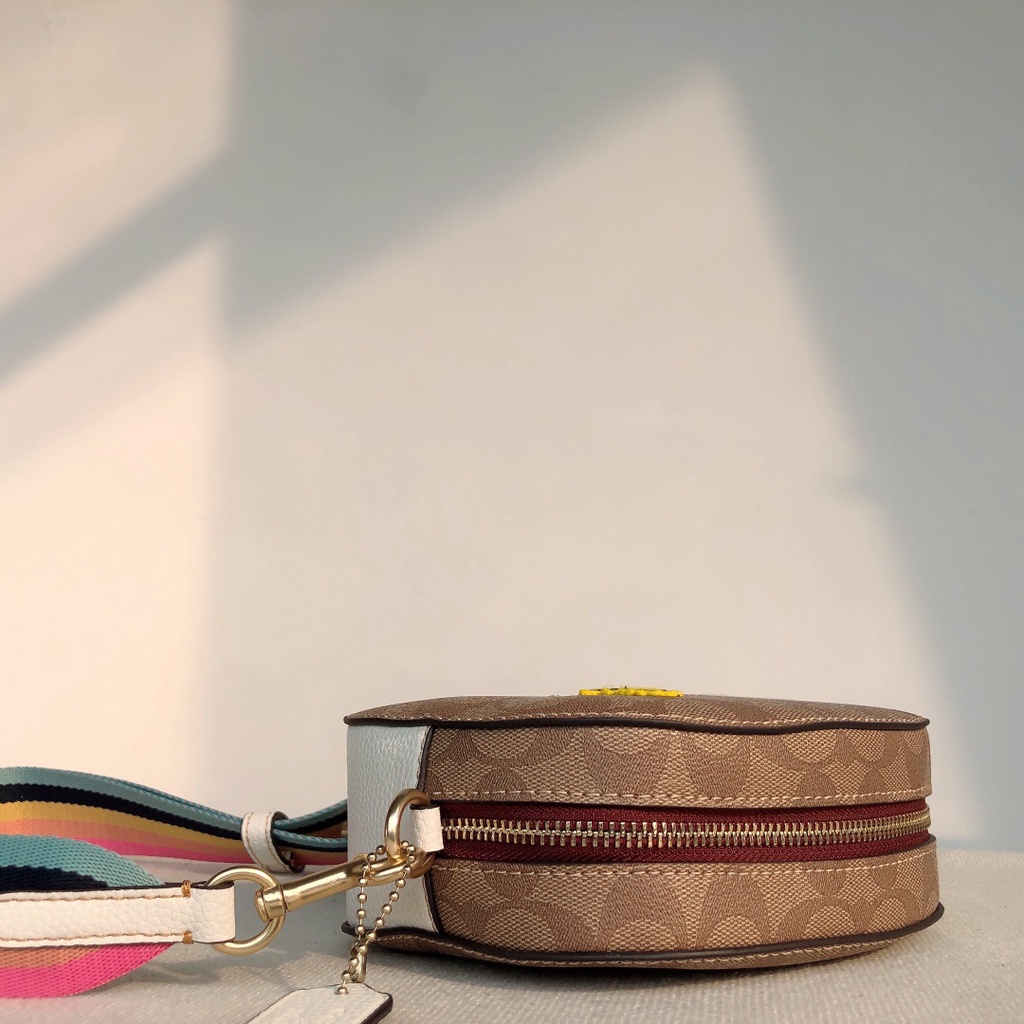 111/NBCH4238   4238 Coach Peanuts Snoopy Co-branded Small Steamed Bun Bag Shoulder Bag Messenger Bag Size: 16*11*5 cm   xjb