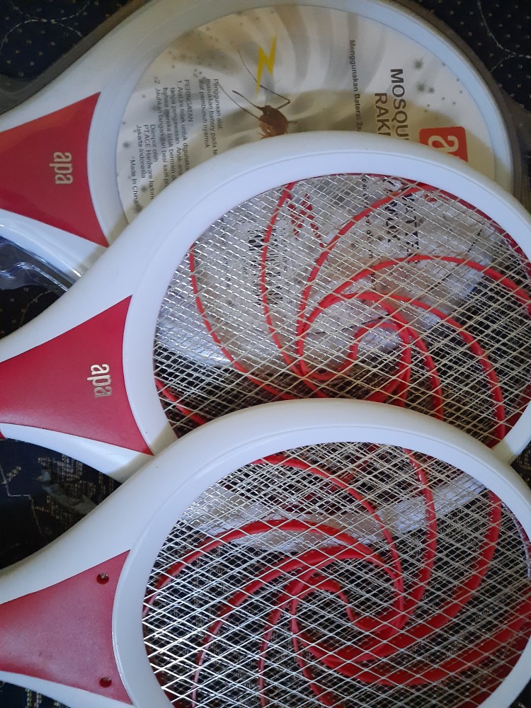 Raket Nyamuk Asli Krisbow Ace Hardware Baterai Aa. Garansi