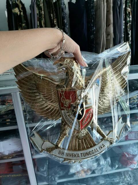 Patung Lambang Garuda Dinding Kuningan 40cm