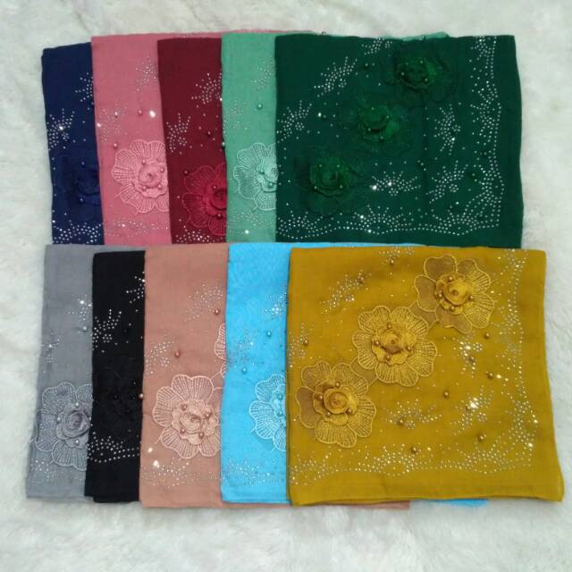 Jilbab segi empat bunga besar Swarovski bahan voal