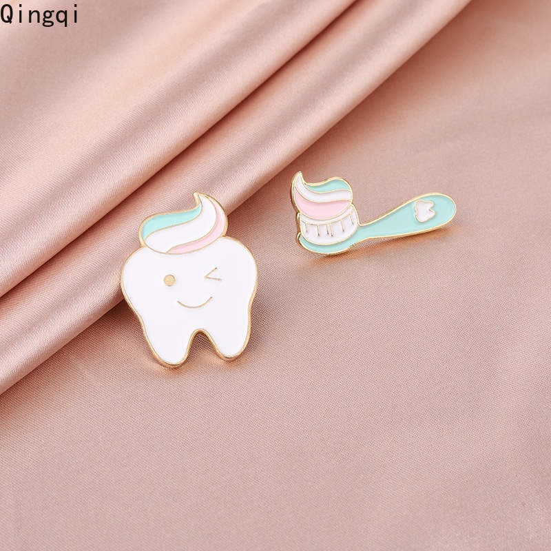 Bros Pin Enamel Bentuk Gigi Dan Sikat Gigi Untuk Dekorasi Pakaian