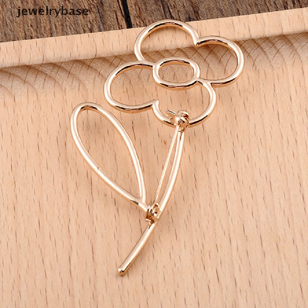 1pc Bros Pin Bentuk Bunga Hollow Bahan Alloy Warna Emas Glossy Untuk Syal