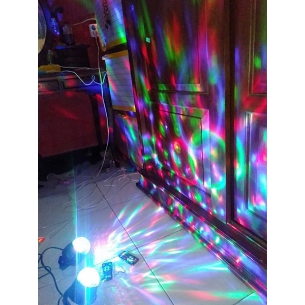 Proyektor LED Lampu RGB Disco Disko / Lampu Hias Pesta + Remote Kontrol EU Plug Multi Color