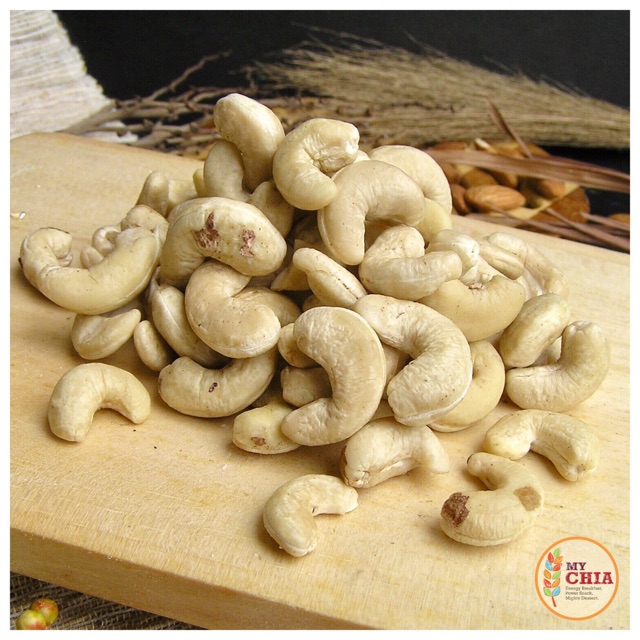 

PROMO Raw Cashew (kacang mete mentah) 500g