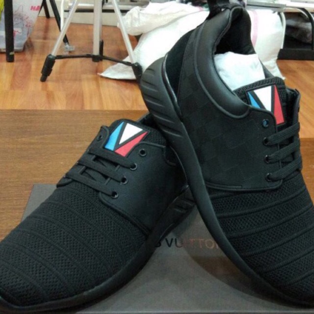 SEPATU SNEAKERS LOUIS VUITTON