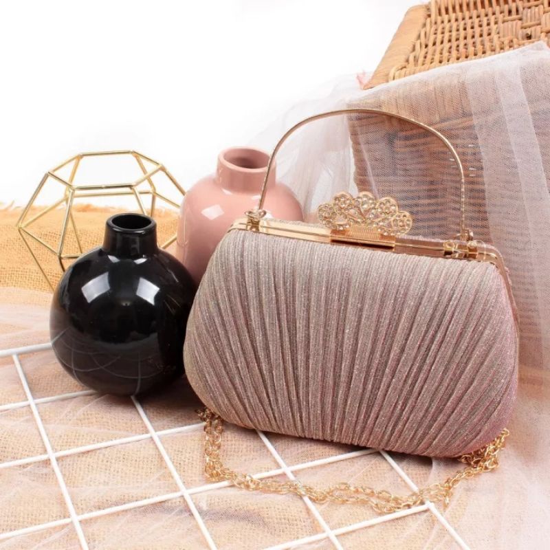 TAS PESTA KONDANGAN WANITA DOMPET CLUTCH HANDBAG HAND BAG SHOULDER TENTENG JINJING TALI RANTAI WANITA CEWEK CEWE PEREMPUAN FASHION BATAM BRANDED MURAH PREMIUM TERBARU KEKINIAN MEWAH ELEGAN BERKUALITAS BAGUS BERMOTIF CANTIK KEREN IMPORT KEKINIAN 2024
