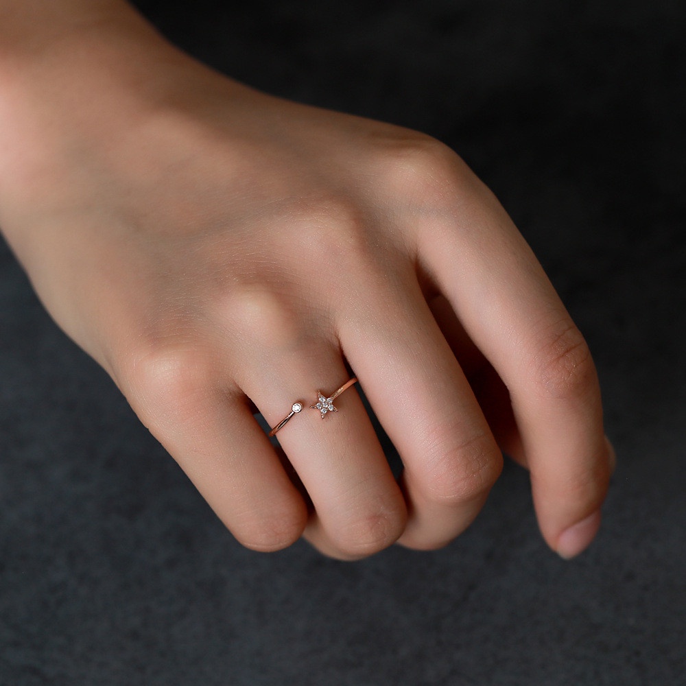 Cincin Model Terbuka Desain Pentagram Aksen Berlian Untuk Wanita