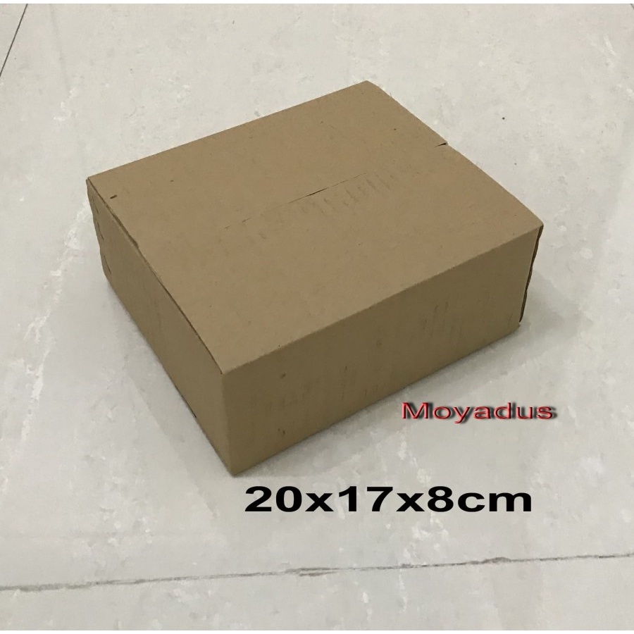 

kardus/karton/box uk. 20x17x8 cm sinegelwall polos