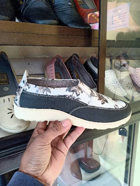 MANDIENS Sepatu Kulit Asli - Sepatu Wanita Motif Bunga Cantik - Sepatu Syantik