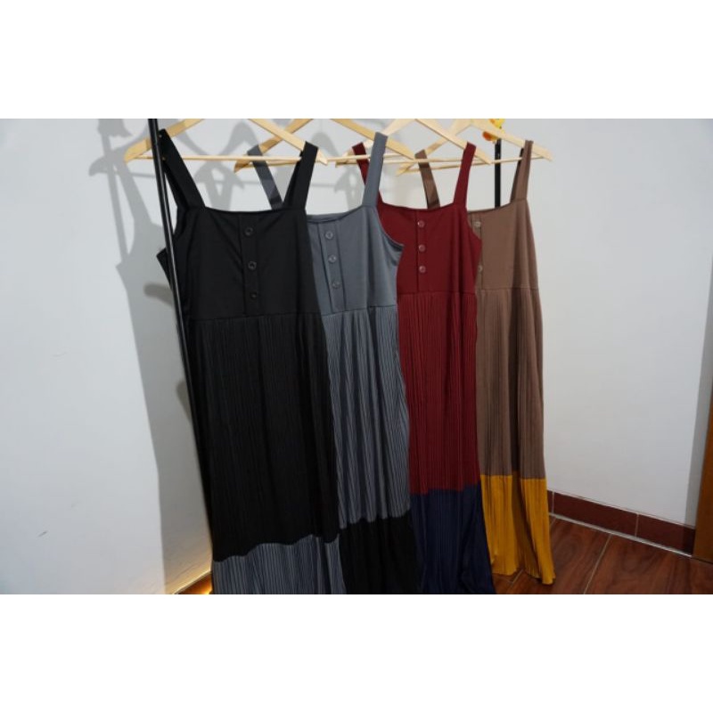 Trishka Gamis Plisket Tanpa Lengan
