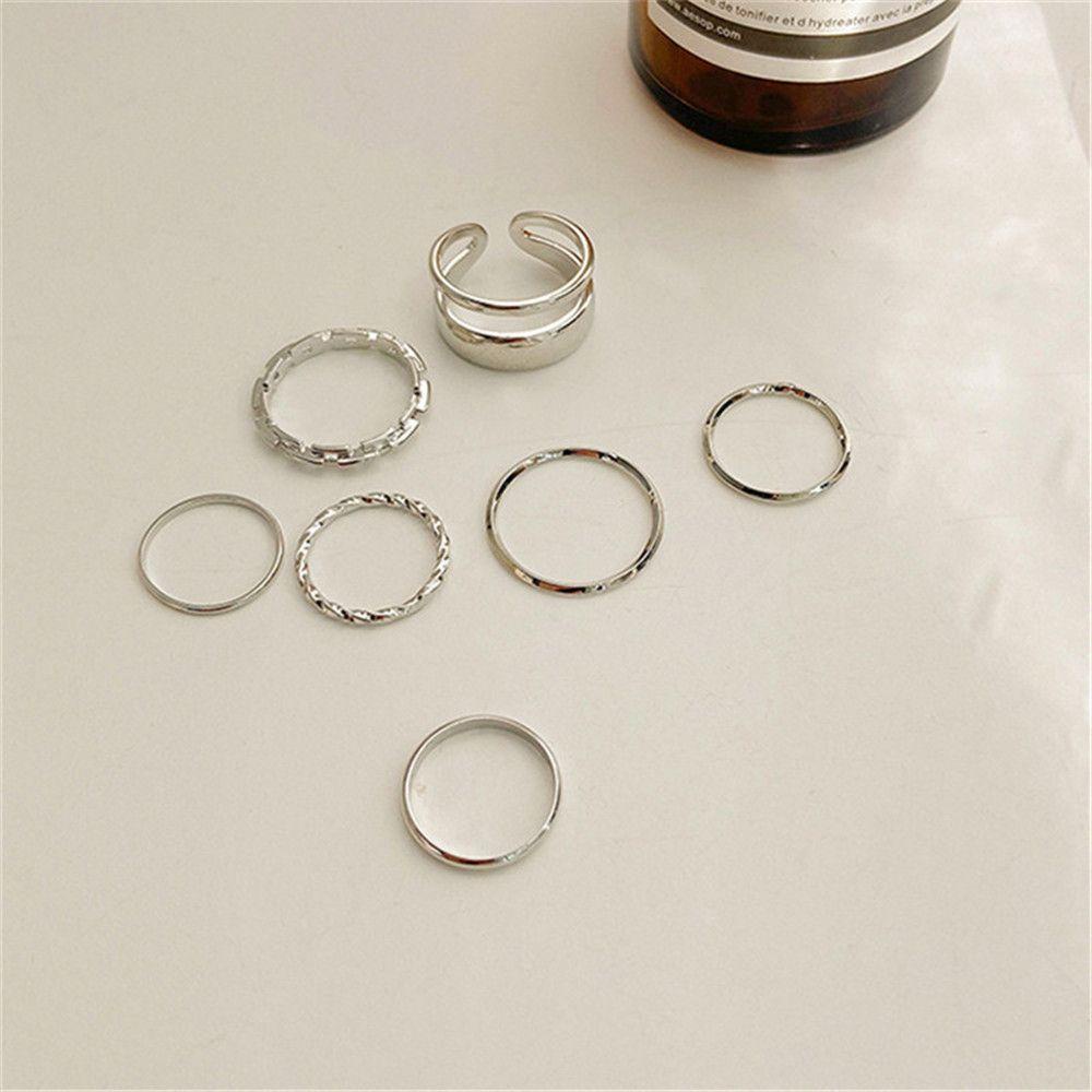 7pcs / Set Cincin Model Terbuka Desain Bunga Hollow Gaya Punk Retro Untuk Wanita