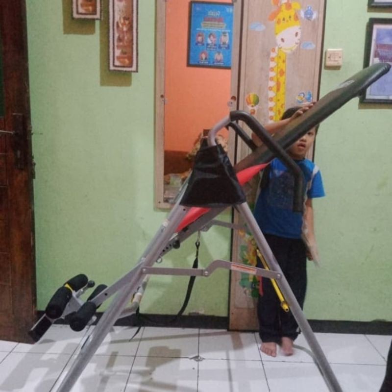 ALAT PENINGGI BADAN INVERSION TABLE