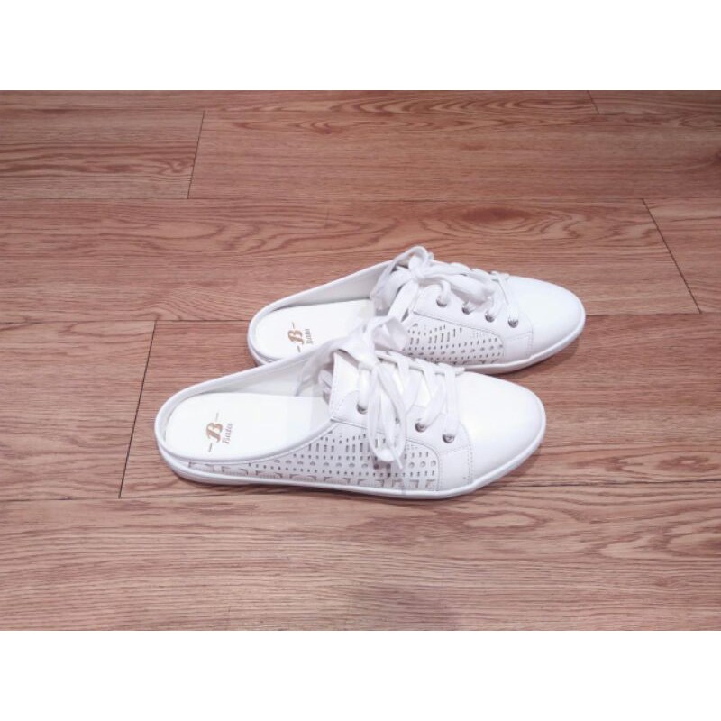 Sepatu wanita model slip on bata original