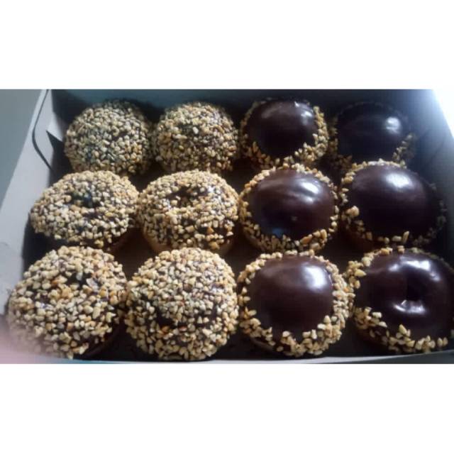 

Donat lembut toping sesuai selera