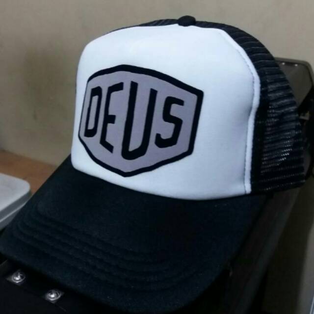 TRUCKER DEUS 01