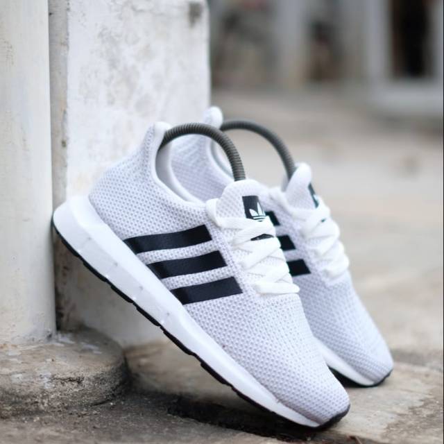 Adidas Swift Run White