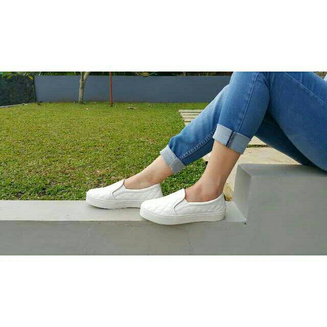 SEPATU KETS