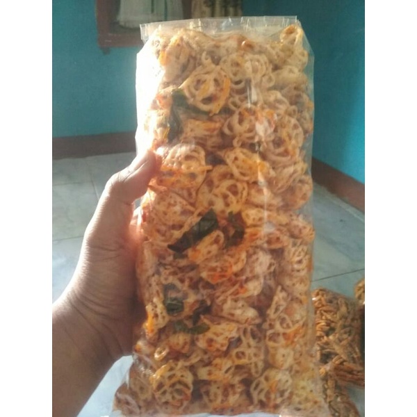 

SEBLAK KRUPUK PEDO/KRUPUK MAWAR PEDAS DAUN JERUK KEMASAN 500GRM