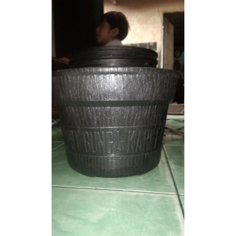Pot bunga karet anti pecah ukuran 37cm / pot bunga yasindo cap kuda mas