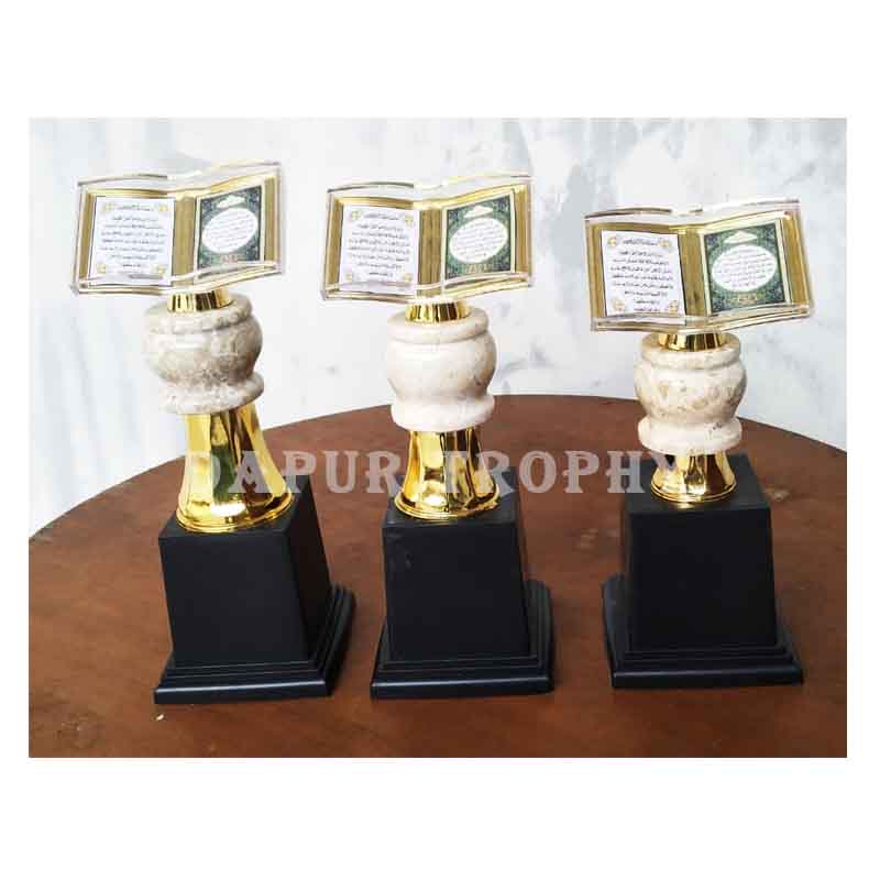 Piala Bentuk Quran