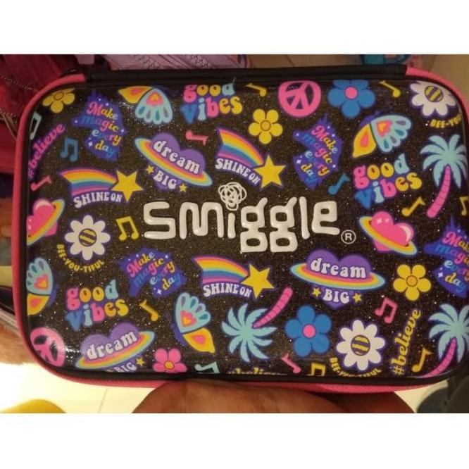

SALE MAINAN : SMIGGLE KOTAK PENSIL GLITTER DREAM PLANET B ORIGINAL DFD6546E